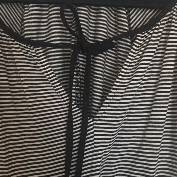 Flutter sleeve top - Picture 2 of 3